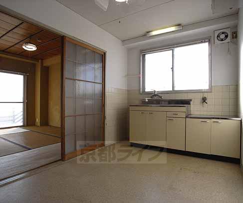 Living and room. Single lever kitchen.