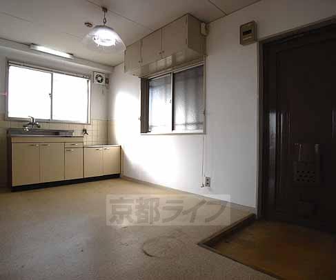 Living and room. Attention to the storage of the above.