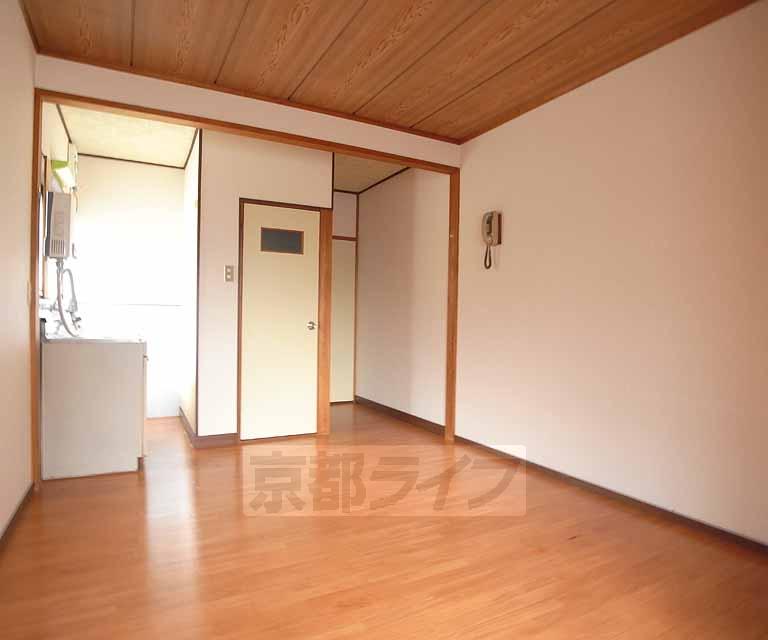 Living and room. Spacious Western-style