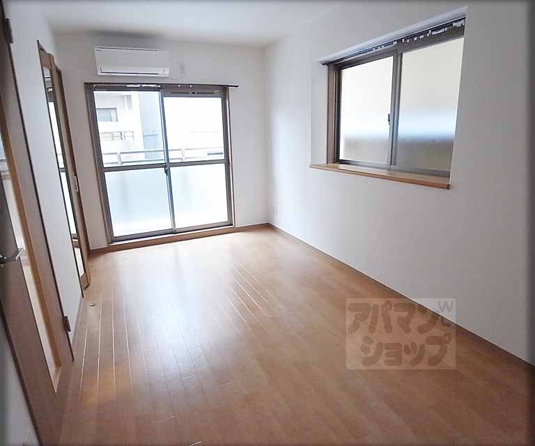 Living and room. 8 Pledge of Western-style.