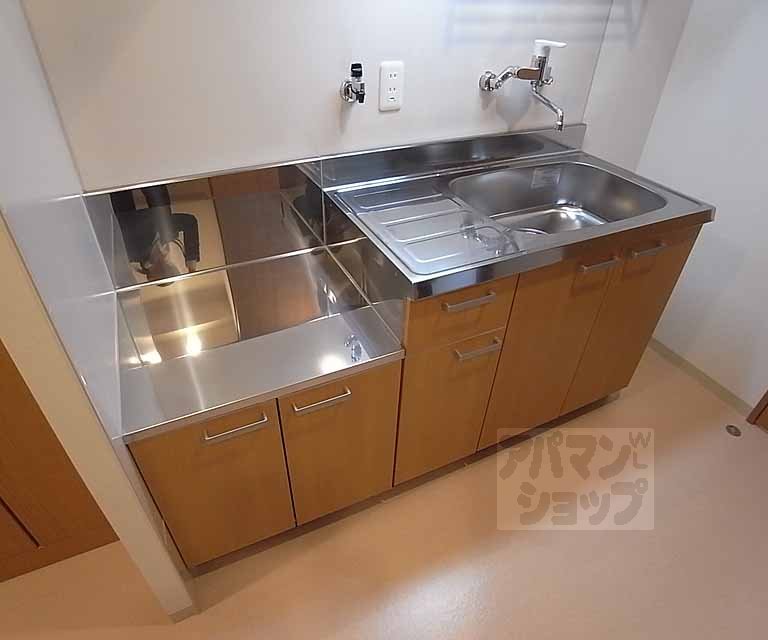 Kitchen. Two-burner stove installation Allowed!