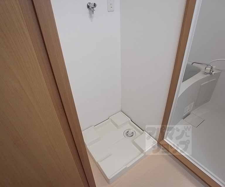 Other room space. This washing machine Storage.