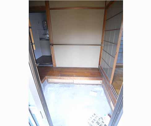 Entrance. Spacious entrance