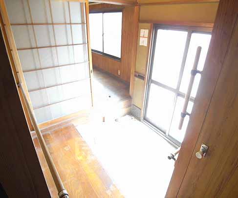 Entrance. Is the entrance as seen from the kitchen