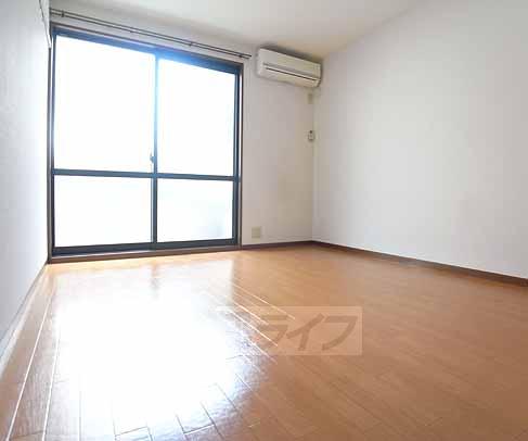 Living and room. All houses is the east-facing room