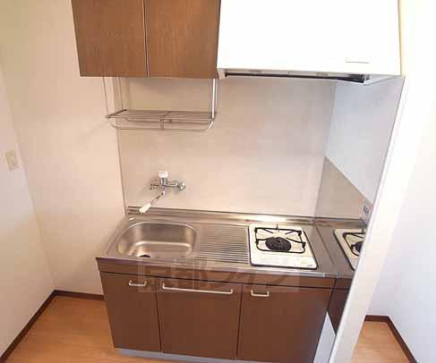 Kitchen. Storage lot, Also hob