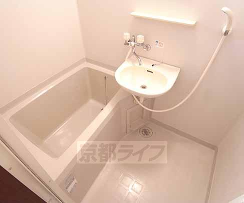 Bath. Beautiful bathroom