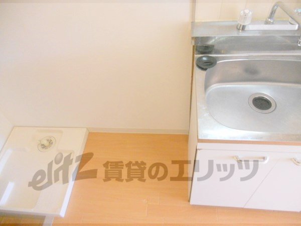 Other room space. Refrigerator yard