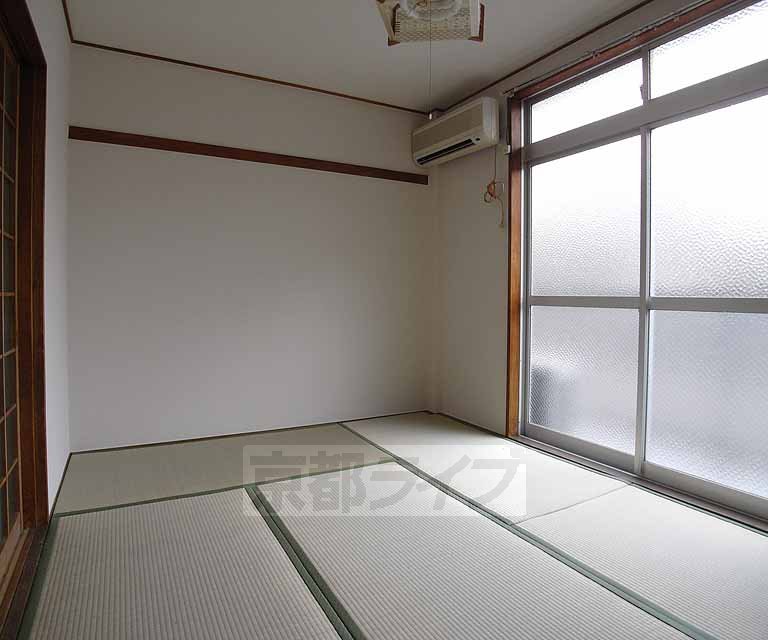 Living and room. 6 is a Pledge of Japanese-style room.