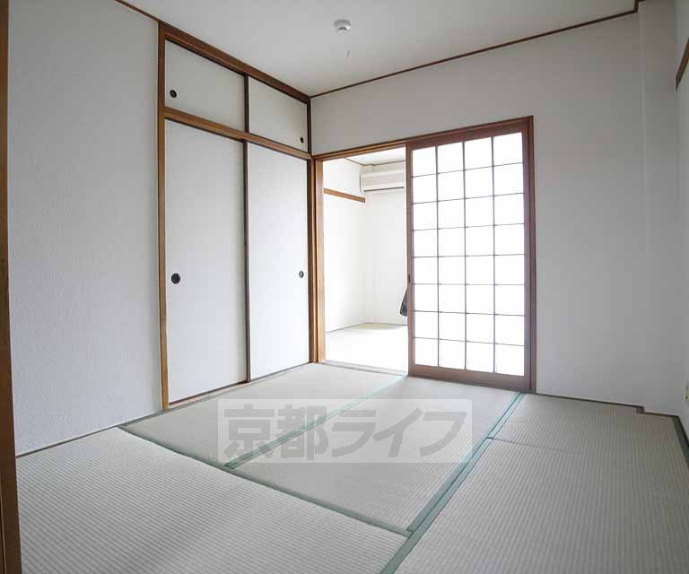 Living and room. 4.5 is the Pledge of Japanese-style room.
