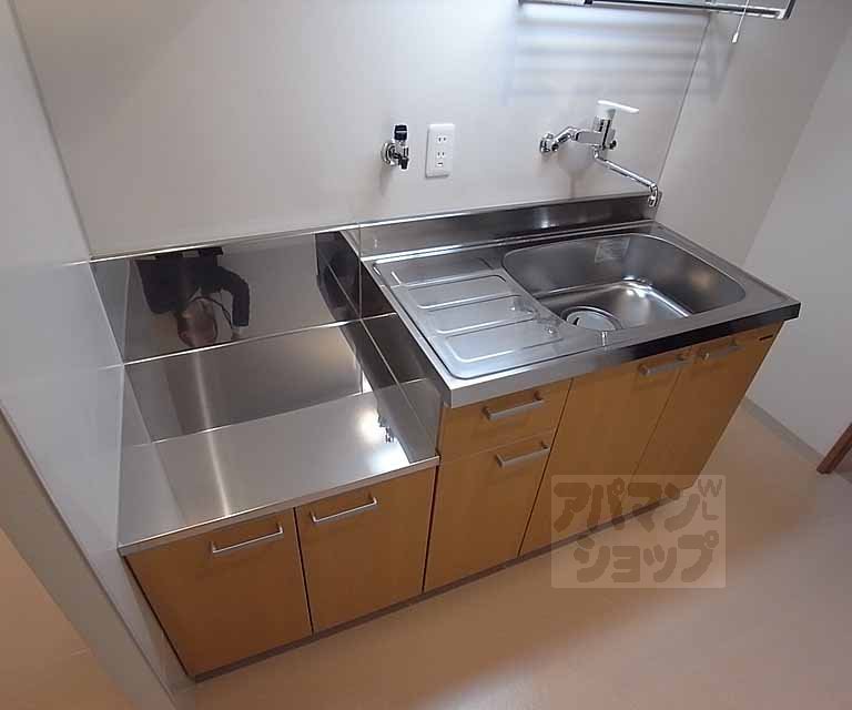 Kitchen. Two-burner stove installation Allowed!