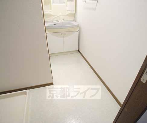 Other room space. Spacious also undressing space ・