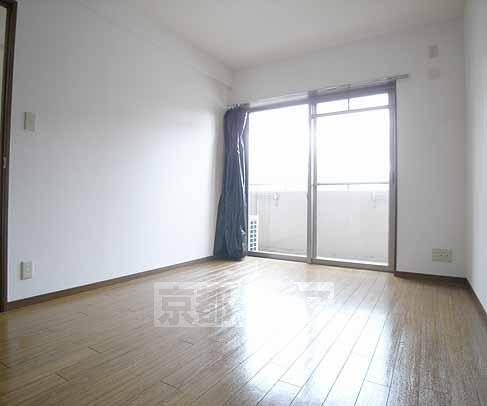 Living and room. It is next to the independent room of LDK!