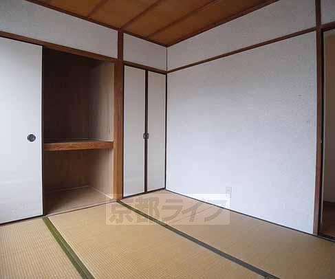 Living and room. 4.5 is the Pledge of Japanese-style room.
