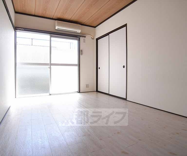 Living and room. Day is good on the south-facing