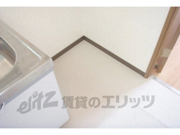 Other room space. Refrigerator yard