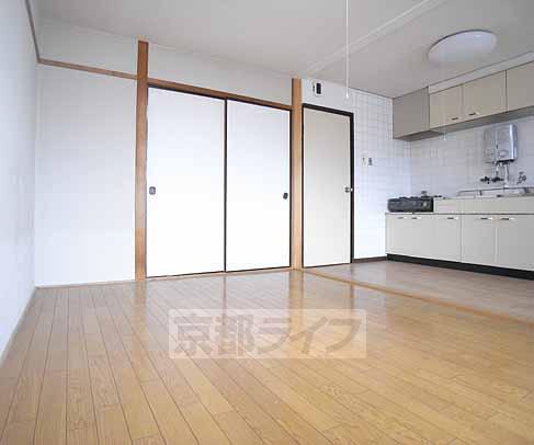 Living and room. Easy-to-use floor plan