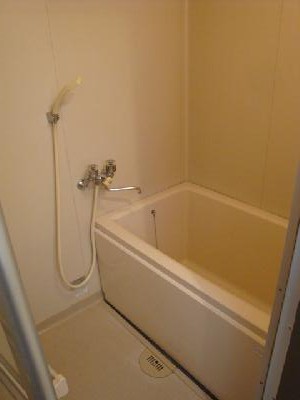 Bath. It is a large tub ☆