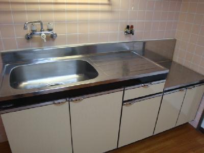 Kitchen. Two-burner stove can be installed ☆