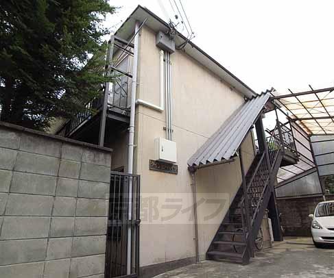 Building appearance. It is a quiet residential area.