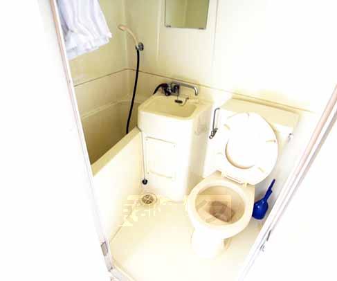 Bath. This if cleaning the toilet is also Rakuchin three-point unit bus Property.