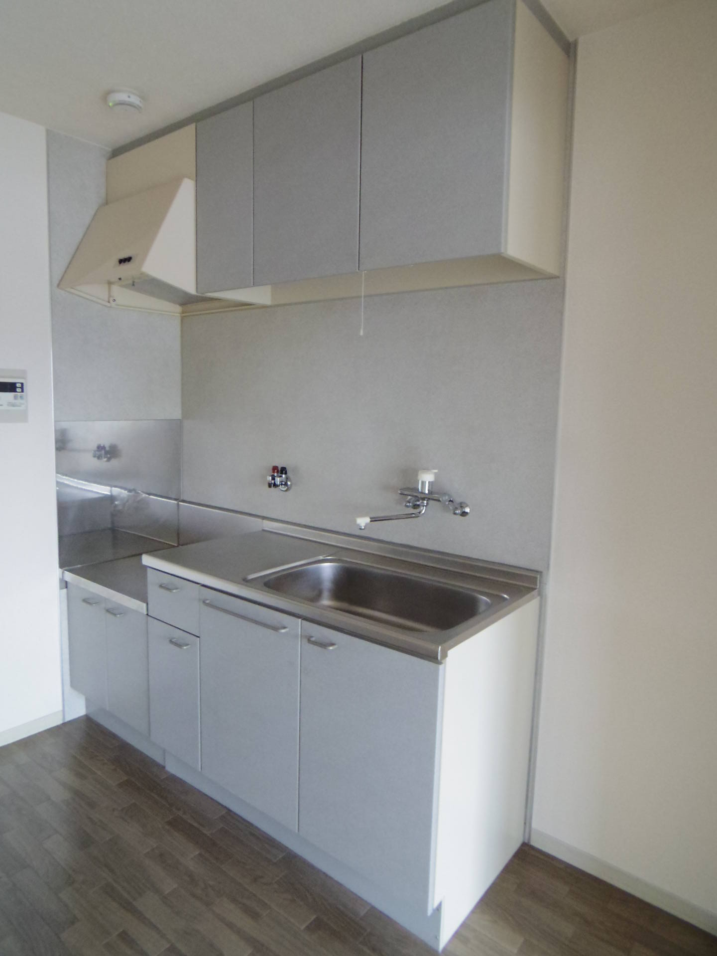 Kitchen. Two-burner stove installation Allowed