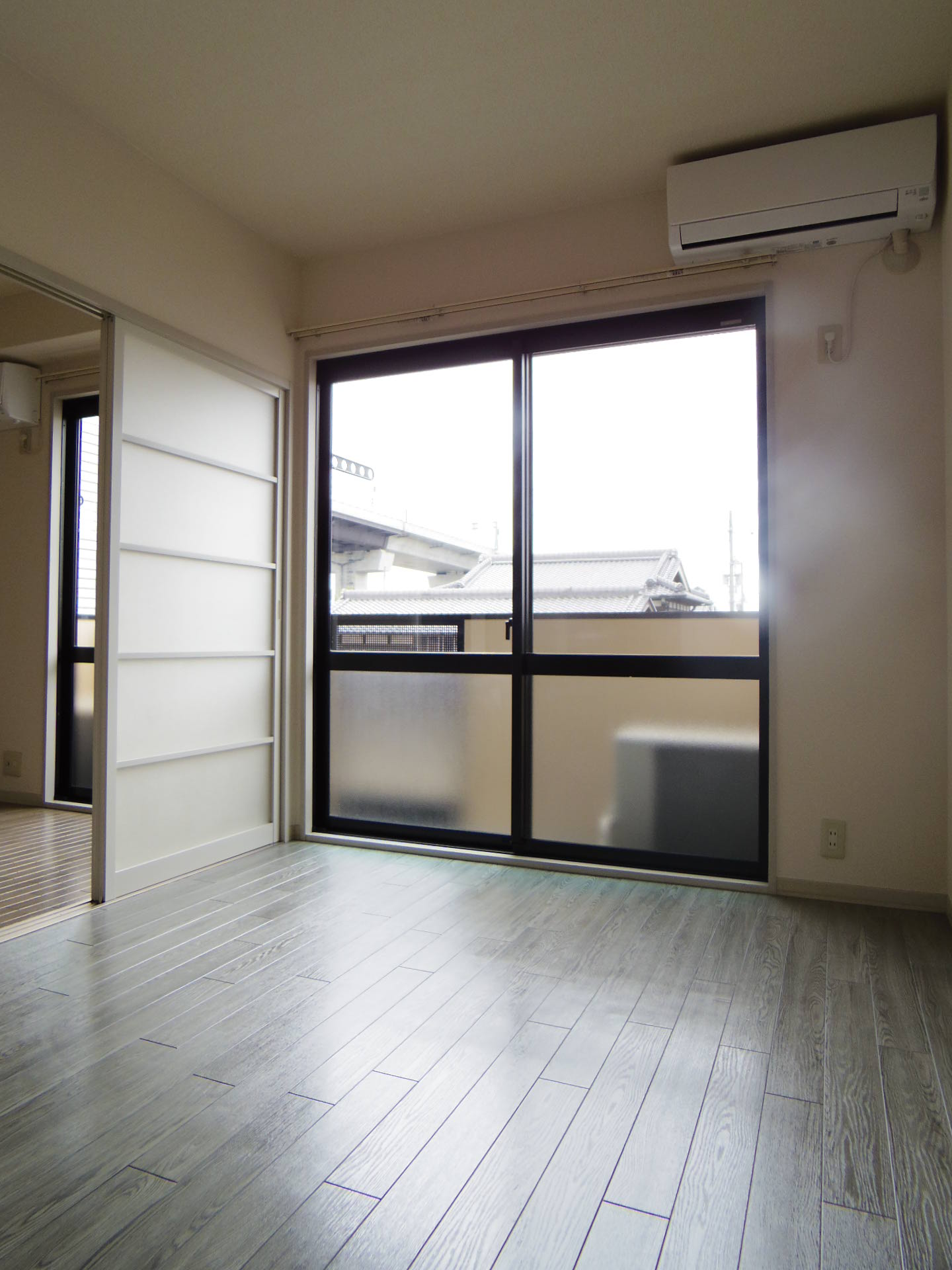 Living and room. There air conditioning 2 groups