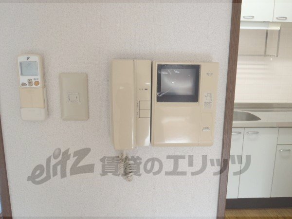 Other Equipment. Monitor Hong