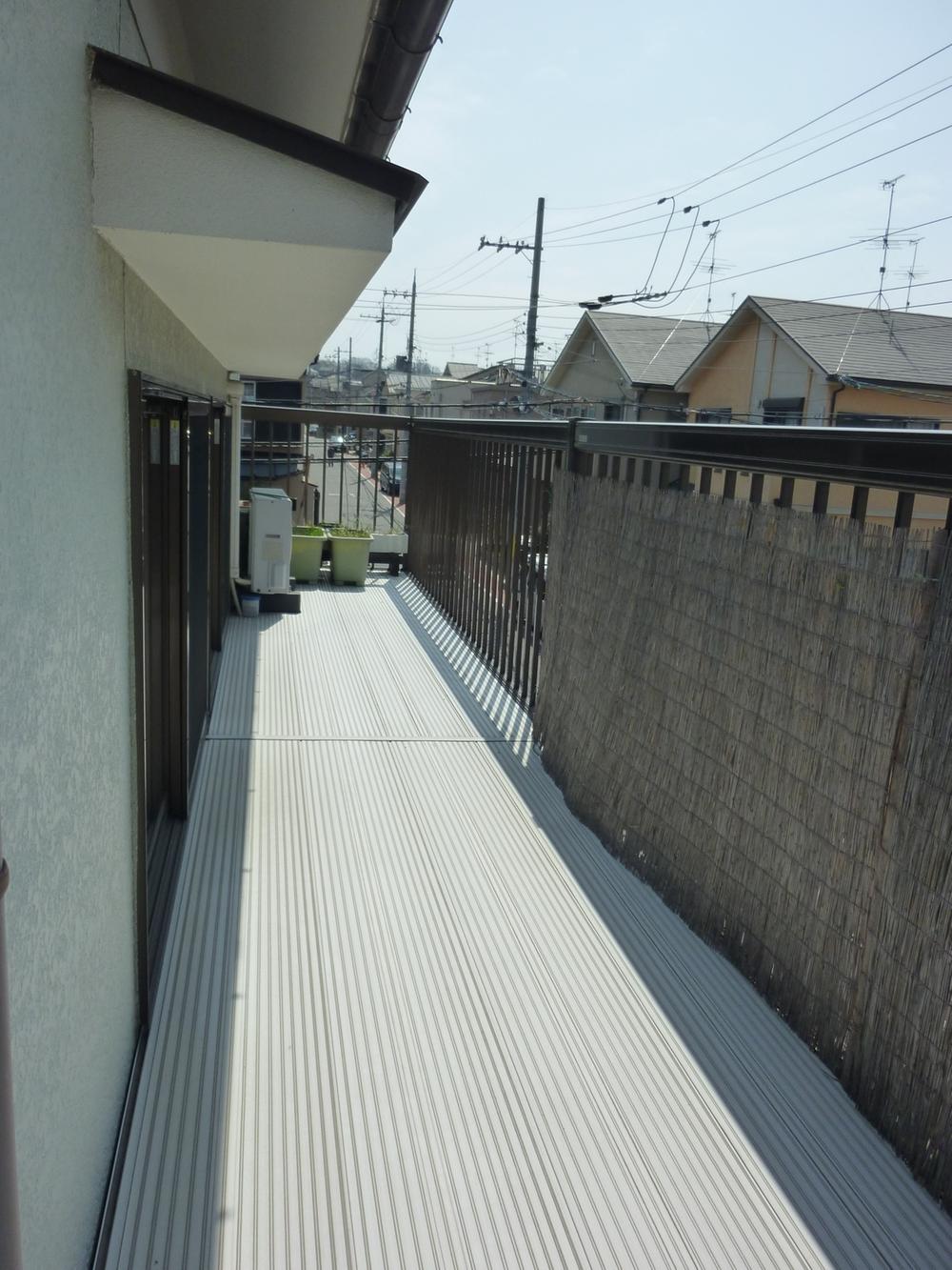 Balcony. It is a good wide balcony per yang