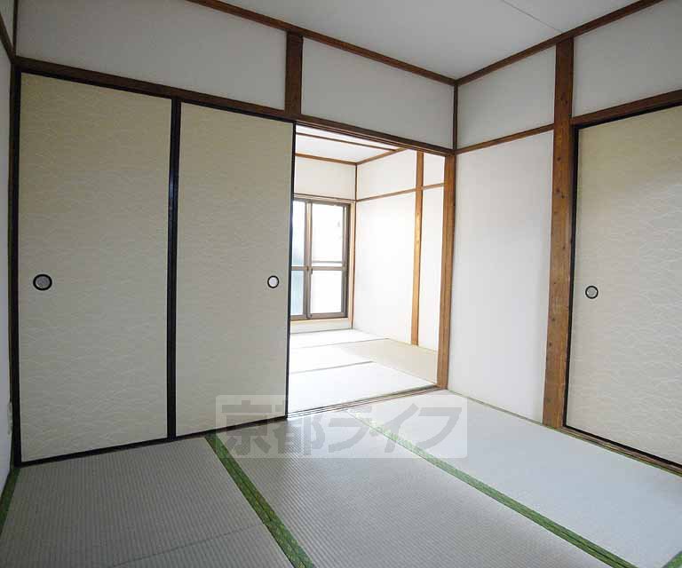 Living and room. 4.5 is the tatami Japanese-style room.