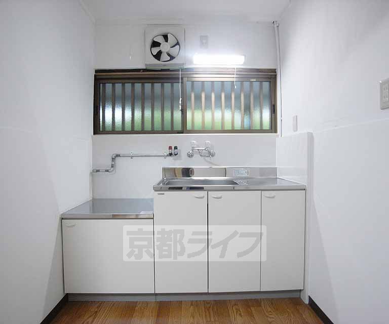 Kitchen. It is a big kitchen.