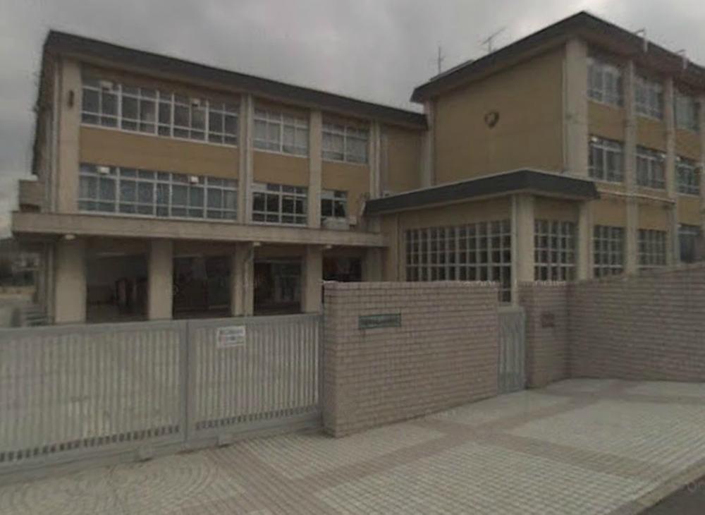 Junior high school. Kasugaoka 436m until junior high school