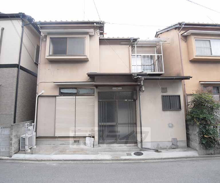 Building appearance. From the angle of the front.