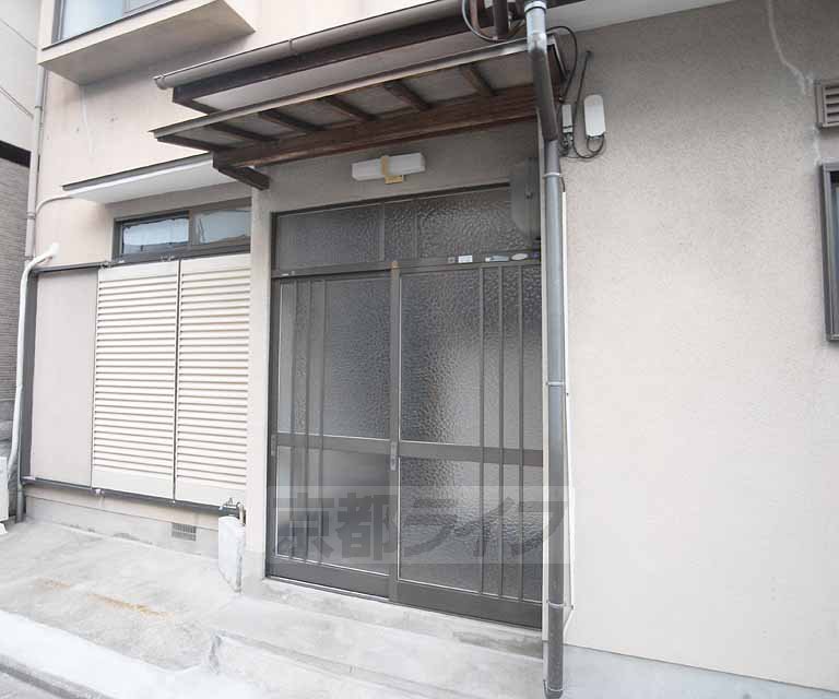 Other common areas. It is entrance.