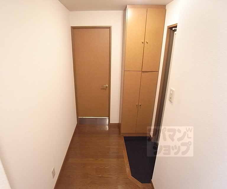 Entrance. It will be the hallway of the entrance portion.