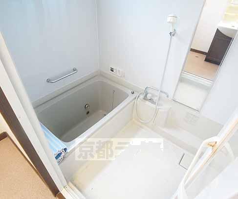 Bath. Wide is a bathtub ・