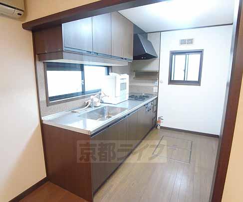 Kitchen. Very large system Kitchen ・