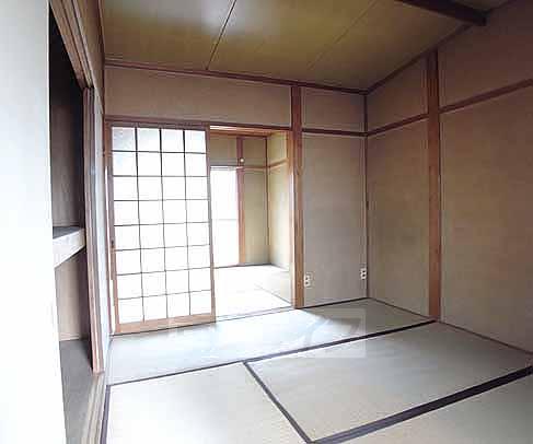 Living and room. Is a Japanese-style room.