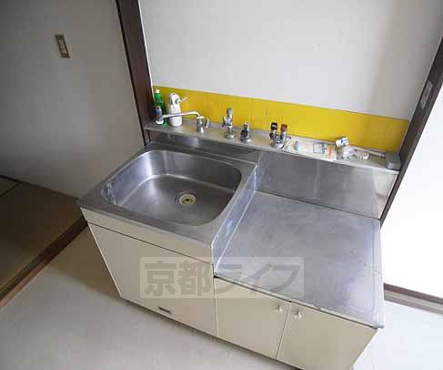 Kitchen. Compact kitchen ・