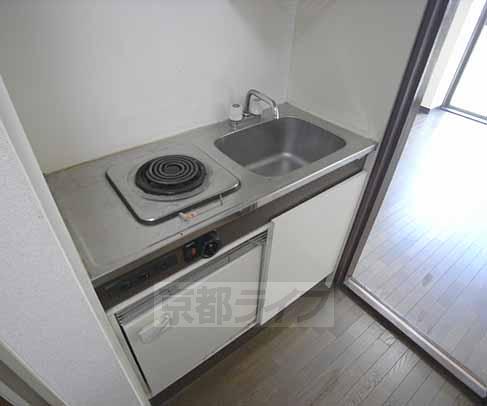 Kitchen. This electrification stove energy costs savings.