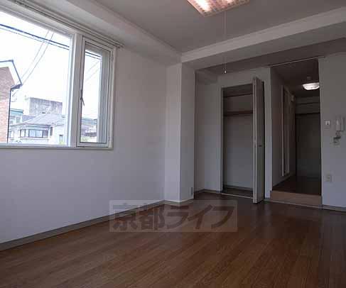 Living and room. Lighting is good!