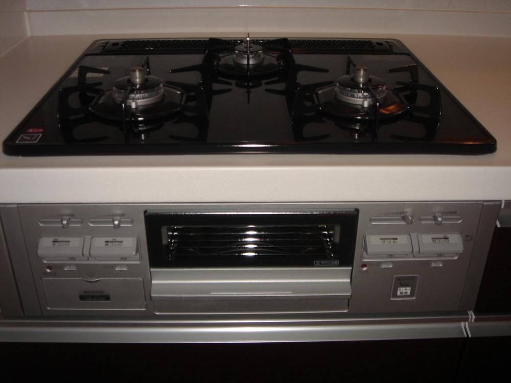 Power generation ・ Hot water equipment. Built-in gas stove!