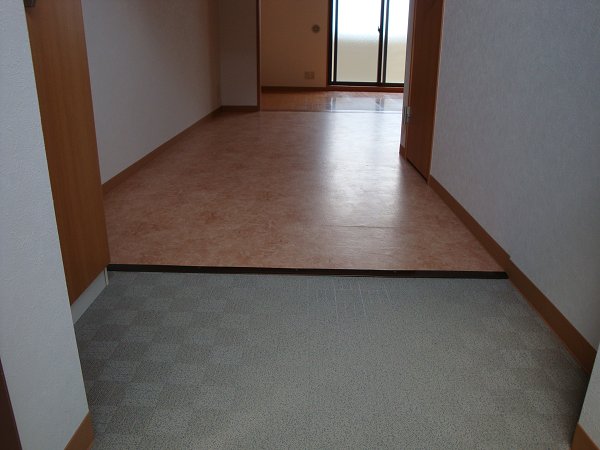 Entrance. With shoes BOX ◎