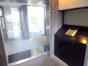 Entrance. Auto-lock equipped