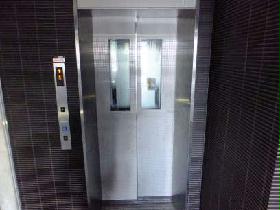 Entrance. Elevator equipped