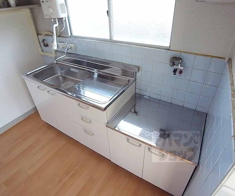 Kitchen. Two-burner stove installation Allowed. Yes window!