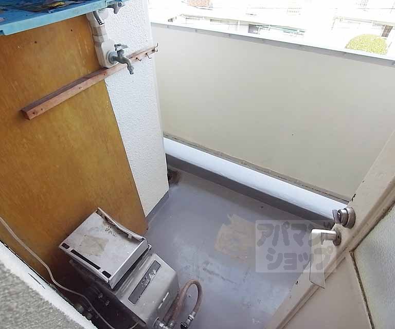 Other room space. Washing machine Storage. (This is the back of the bath. )