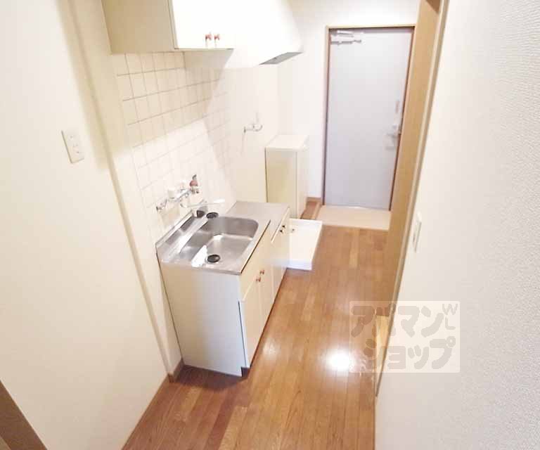 Kitchen. Kitchen space.