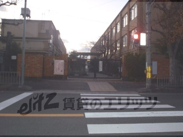 Primary school. Ninomarukita up to elementary school (elementary school) 550m