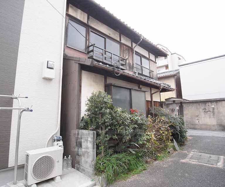 Building appearance. From a different angle.